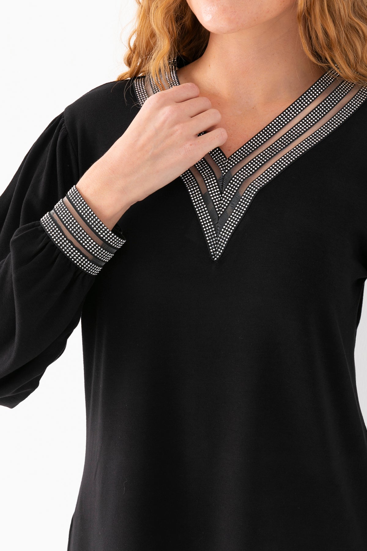 Kadın Siyah Yakası Ve Kolları Taş Şeritli Uzun Kollu Viskoz Bluz