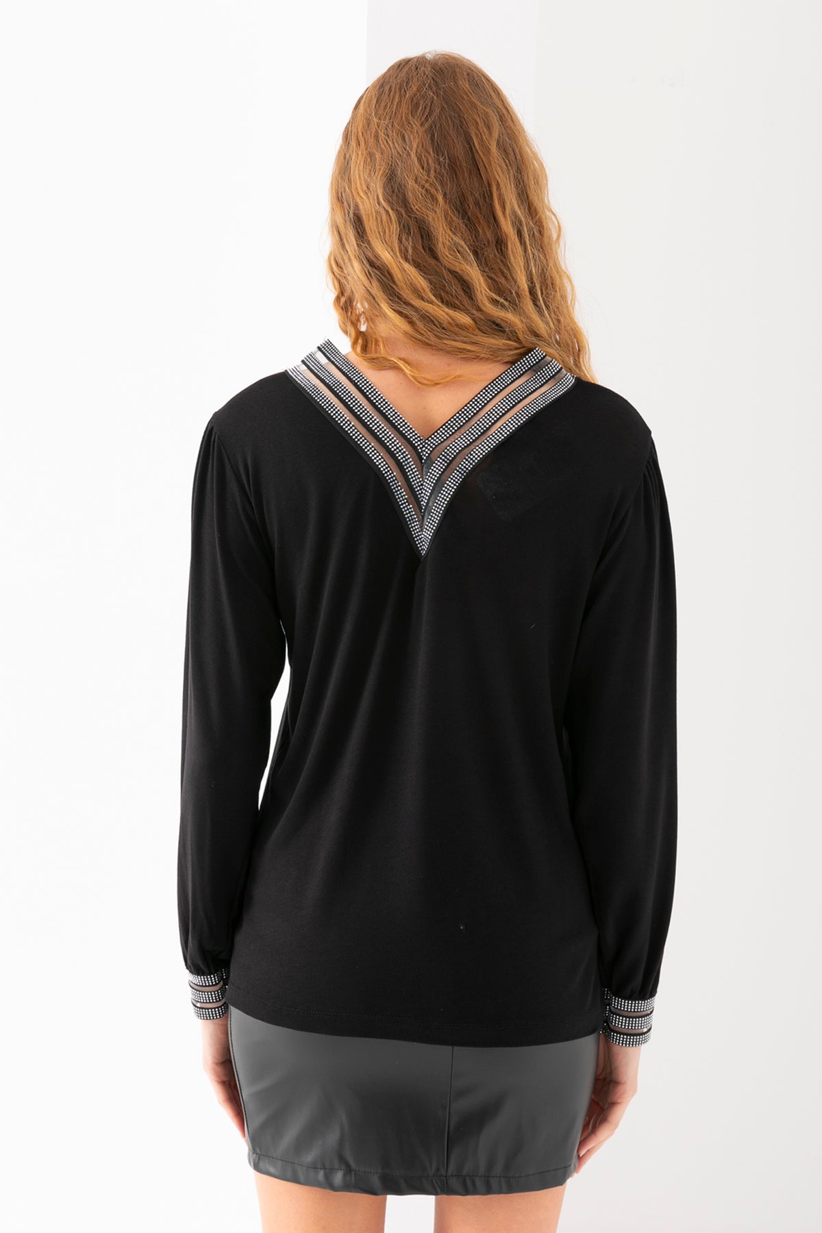 Kadın Siyah Yakası Ve Kolları Taş Şeritli Uzun Kollu Viskoz Bluz