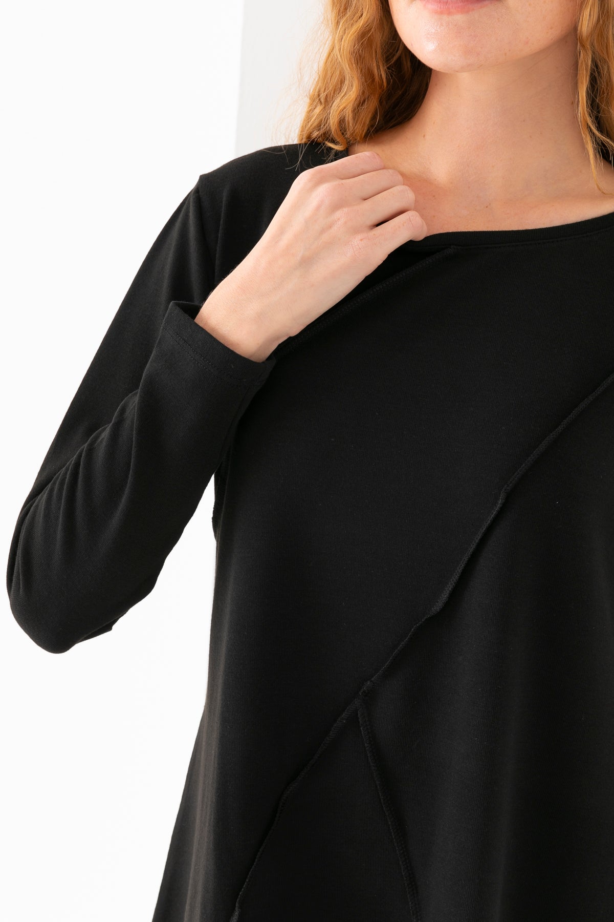 Kadın Siyah Eteği Asimetrik Owerlok Şerit Detaylı Salaş Kesim Basic Tunik