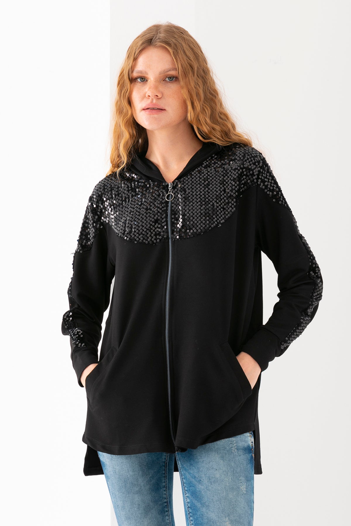 Kadın Siyah Yakası Pul Payetli Kapüşonlu Fermuarlı Sweatshirt