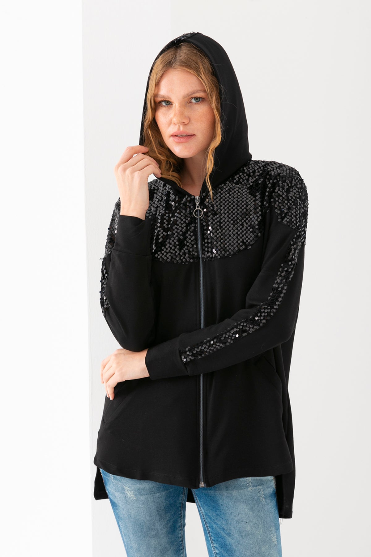 Kadın Siyah  Yakası Pul Payetli Kapüşonlu Fermuarlı Sweatshirt