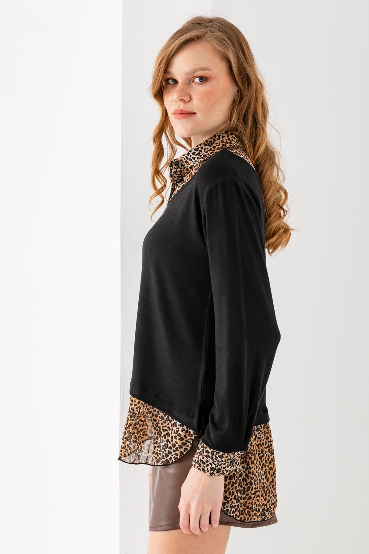 Kadın Siyah Gömlek Yaka Leopar Desen Detaylı Mevsimlik Viskoz Bluz
