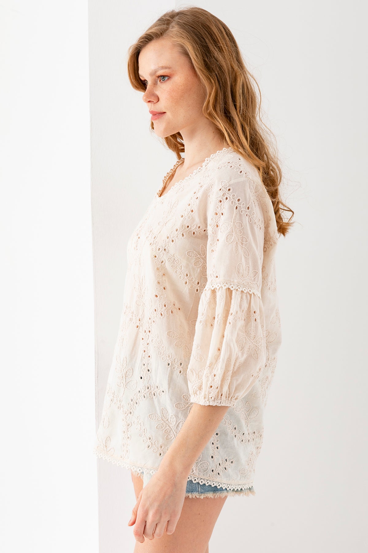 Kadın Bej Balon Kollu Brodelli Nakış Detaylı Bluz