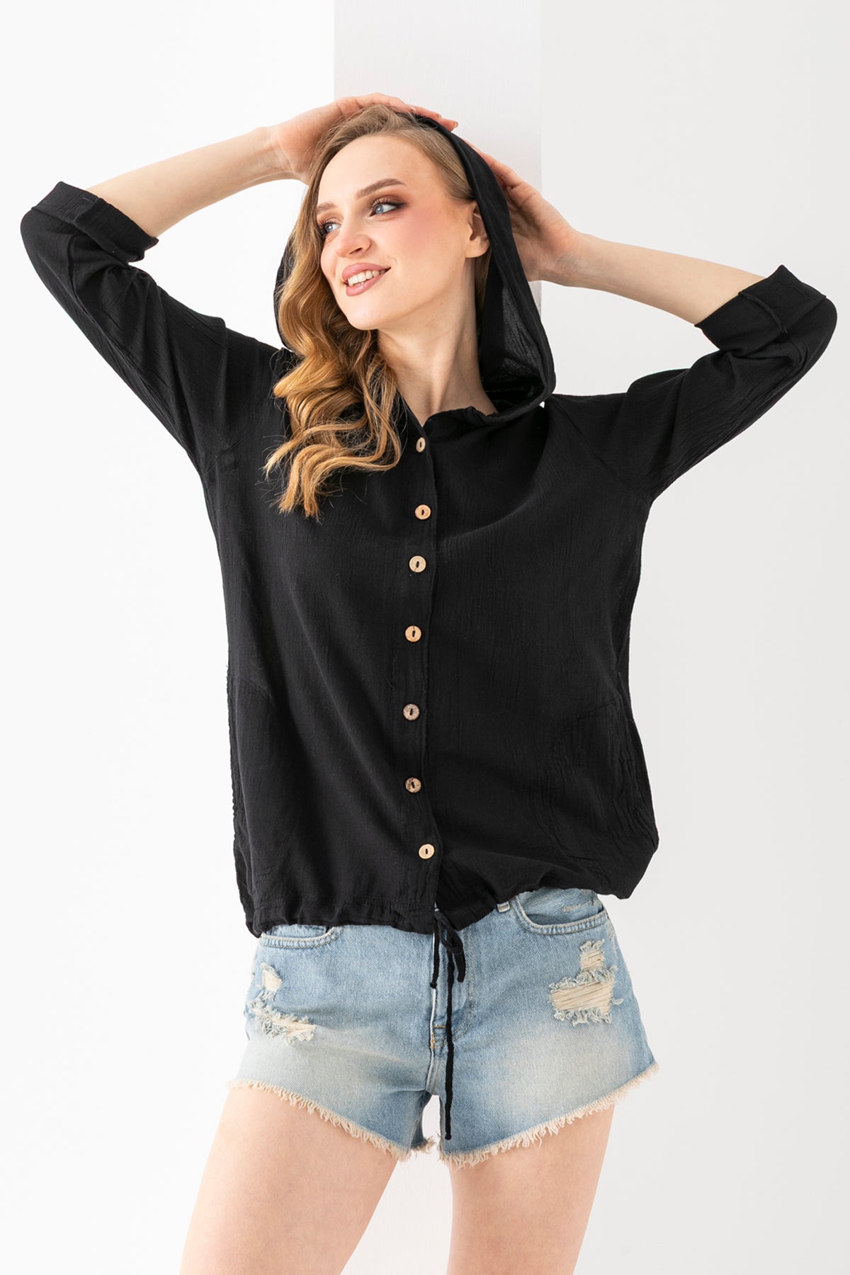 100% Organik Pamuk Kadın Siyah Kapşonlu Arkası Dantel Şeritli Gömlek