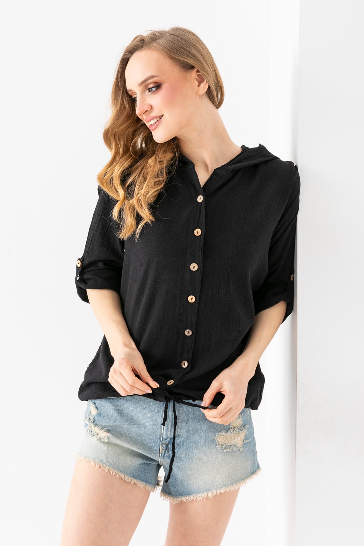 100% Organik Pamuk Kadın Siyah Kapşonlu Arkası Dantel Şeritli Gömlek