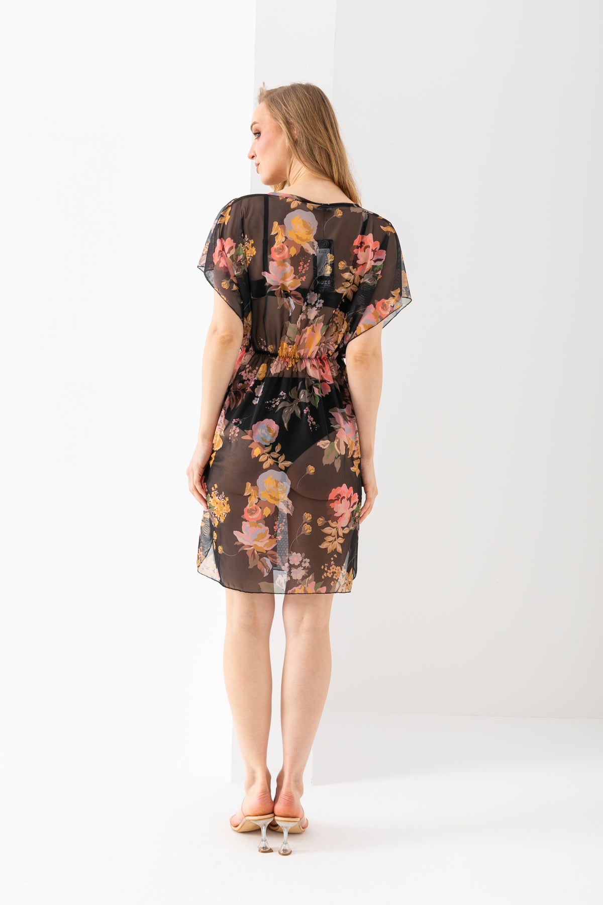 Kadın Siyah Çiçek Desenli Yanları Yırtmaçlı Plaj Elbisesi