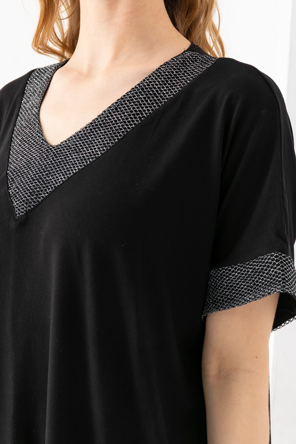 Kadın Siyah Gümüş Parıltı Detaylı Viskon Penye Kısa Kollu Bluz