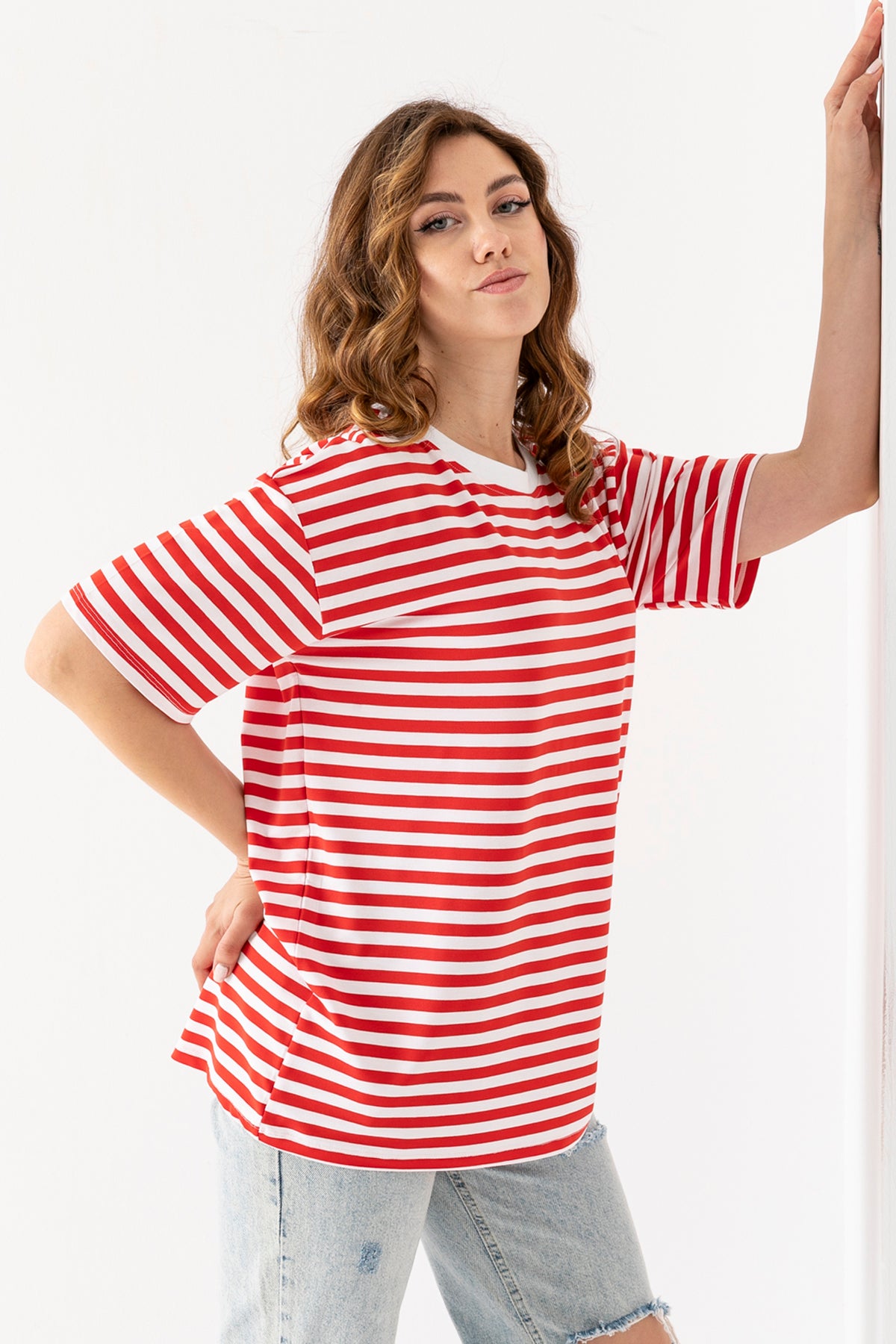 Kadın Kırmızı Beyaz Çizgili Oversize Kısa Kollu Viskon Penye Bluz