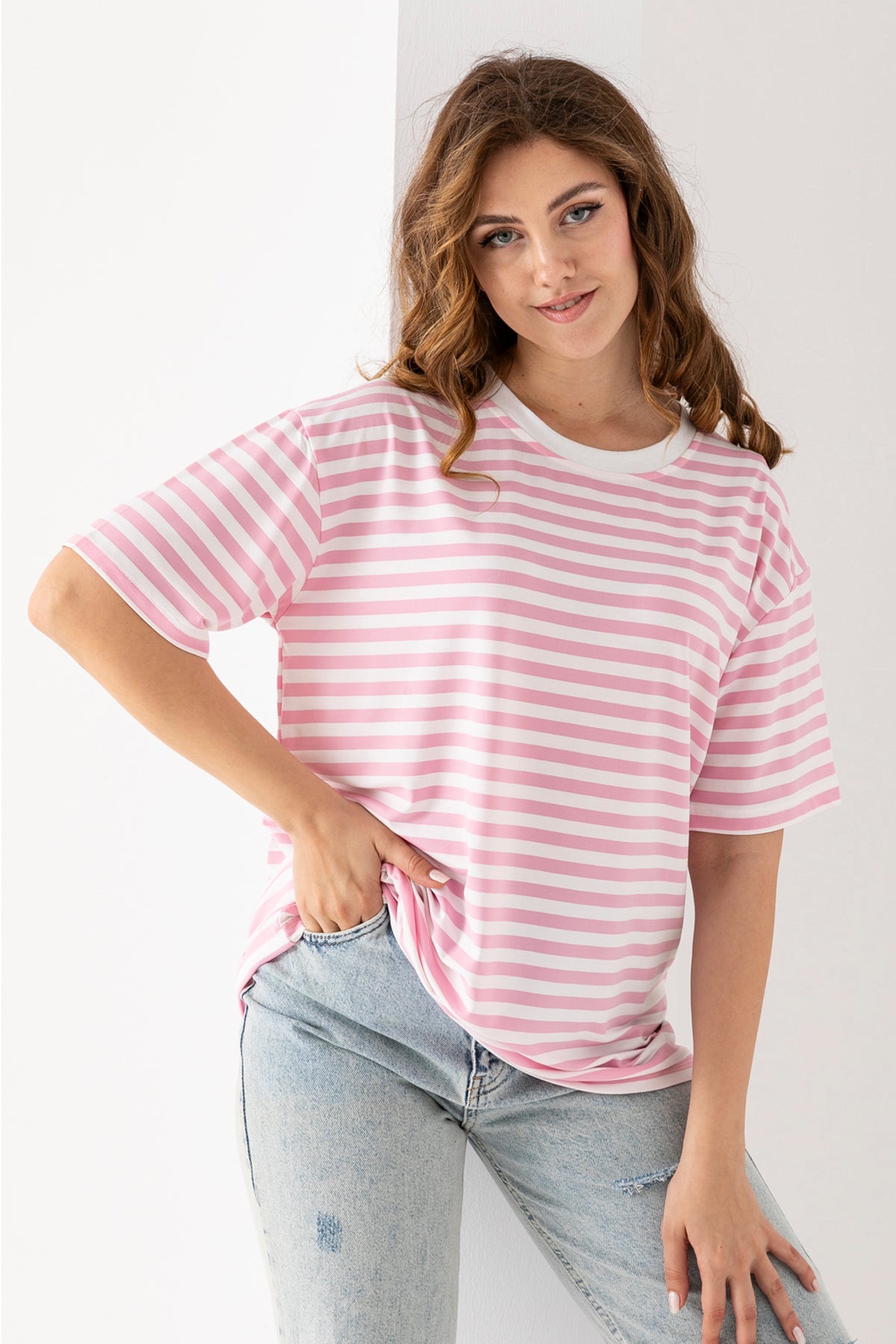 Kadın Pembe Beyaz Çizgili Oversize Kısa Kollu Viskon Penye Bluz