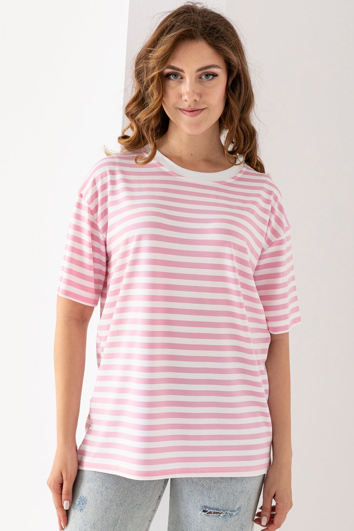 Kadın Pembe Beyaz Çizgili Oversize Kısa Kollu Viskon Penye Bluz