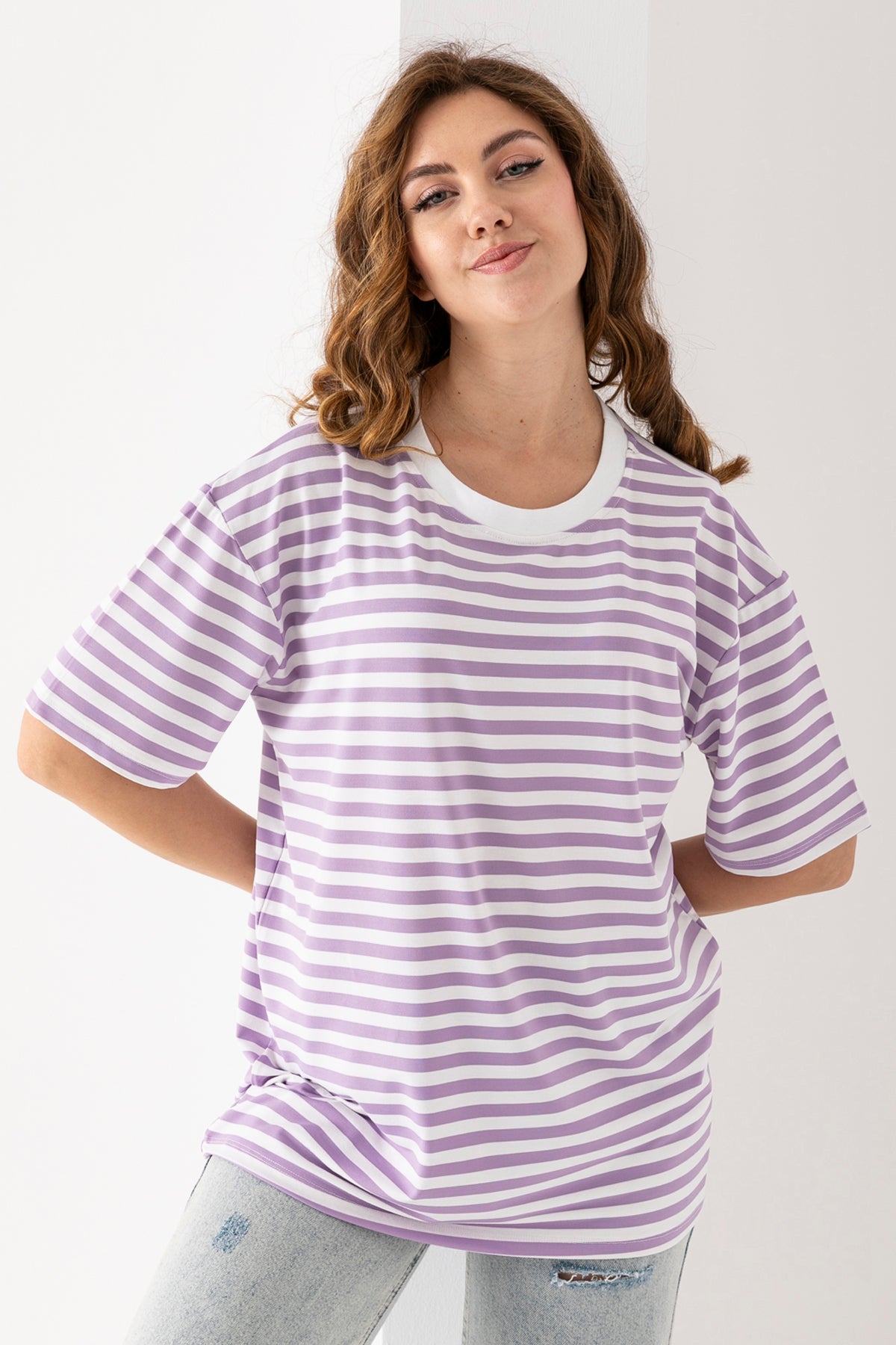 Kadın Lila Beyaz Çizgili Oversize Kısa Kollu Viskon Penye Bluz
