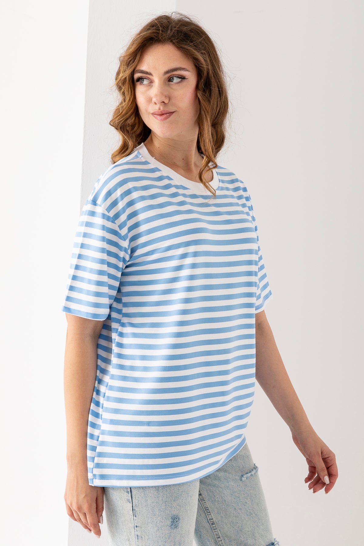 Kadın Mavi Beyaz Çizgili Oversize Kısa Kollu Viskon Penye Bluz