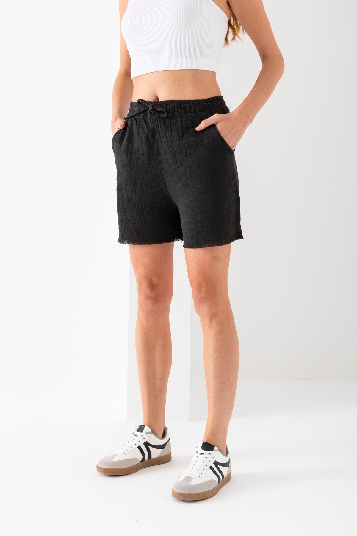 Kadın %100 Pamuk Siyah Geniş Paça Muslin Şort