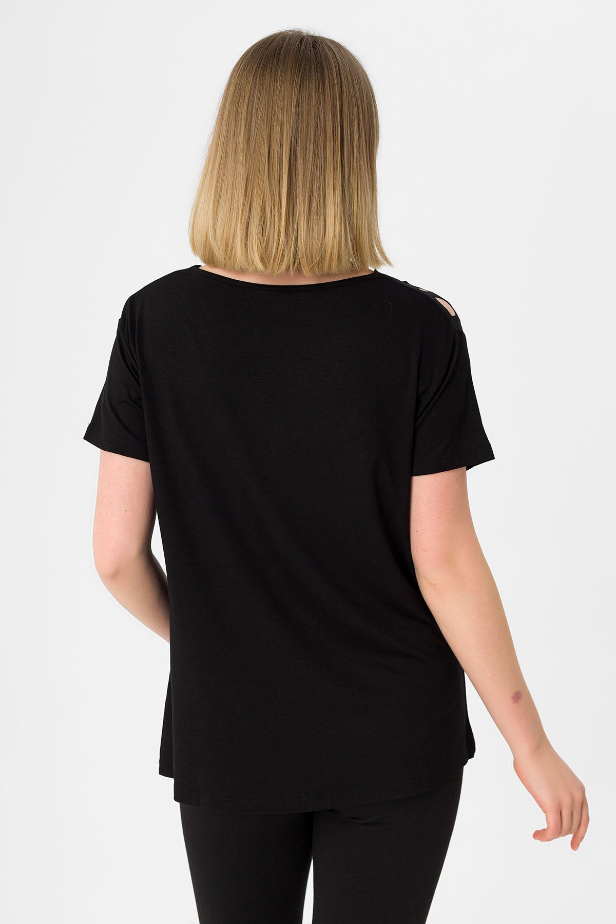 Kadın Siyah Yakası Geniş File Detaylı Bluz