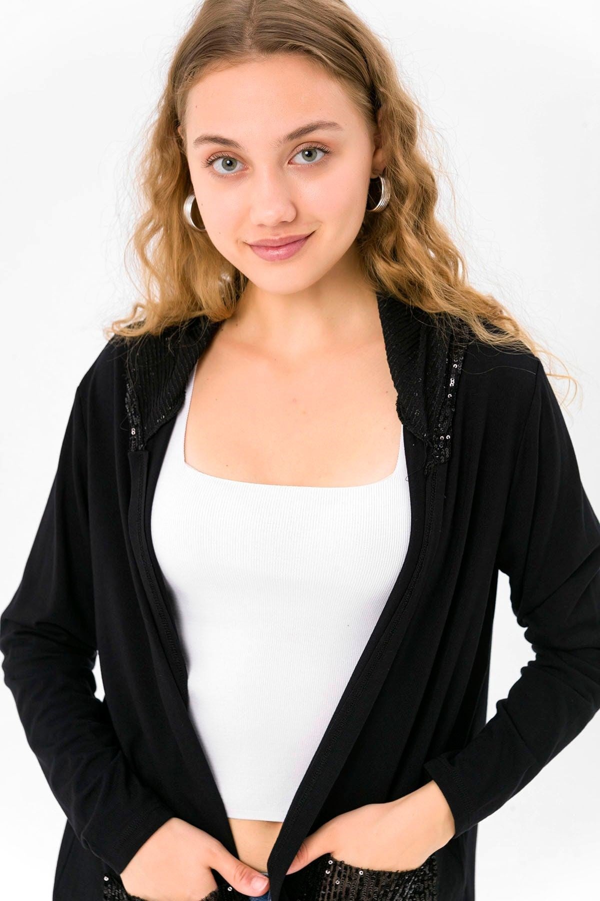 Kadın Siyah Pul Detaylı Kapusonlu Hırka