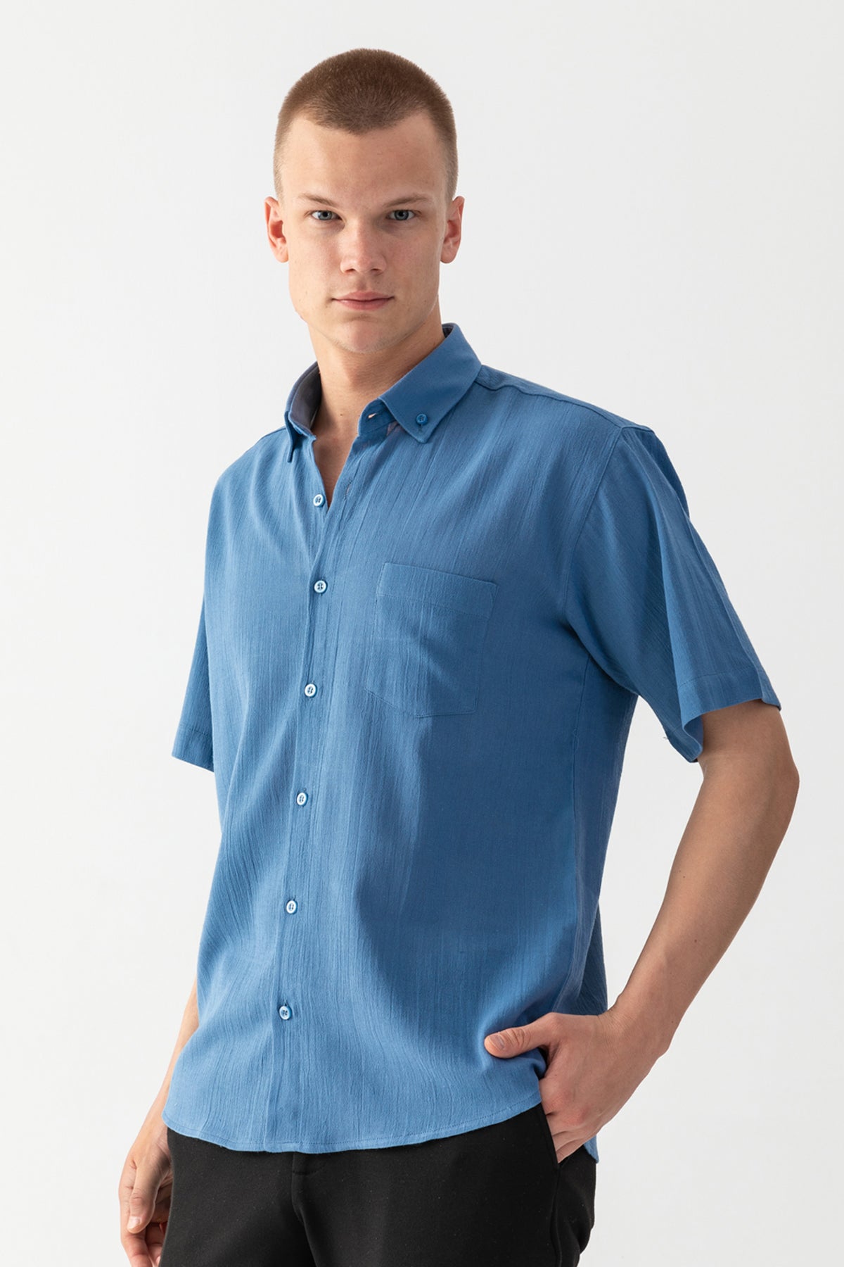 Erkek Mavi %100 Pamuk Dokuma Kısa Kollu Rahat Kesim Cep Detaylı Şile Kumaş Gömlek