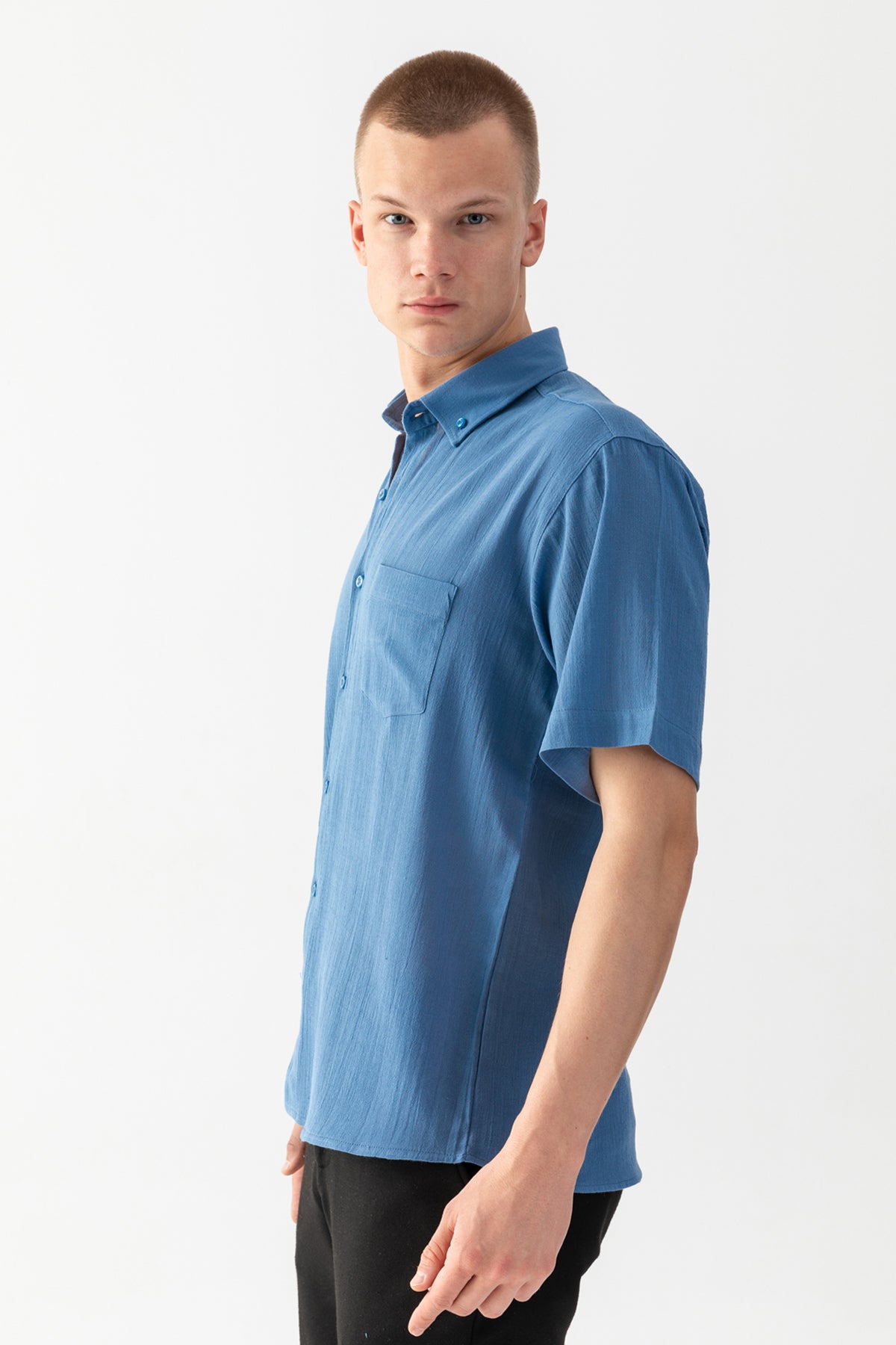 Erkek Mavi %100 Pamuk Dokuma Kısa Kollu Rahat Kesim Cep Detaylı Şile Kumaş Gömlek