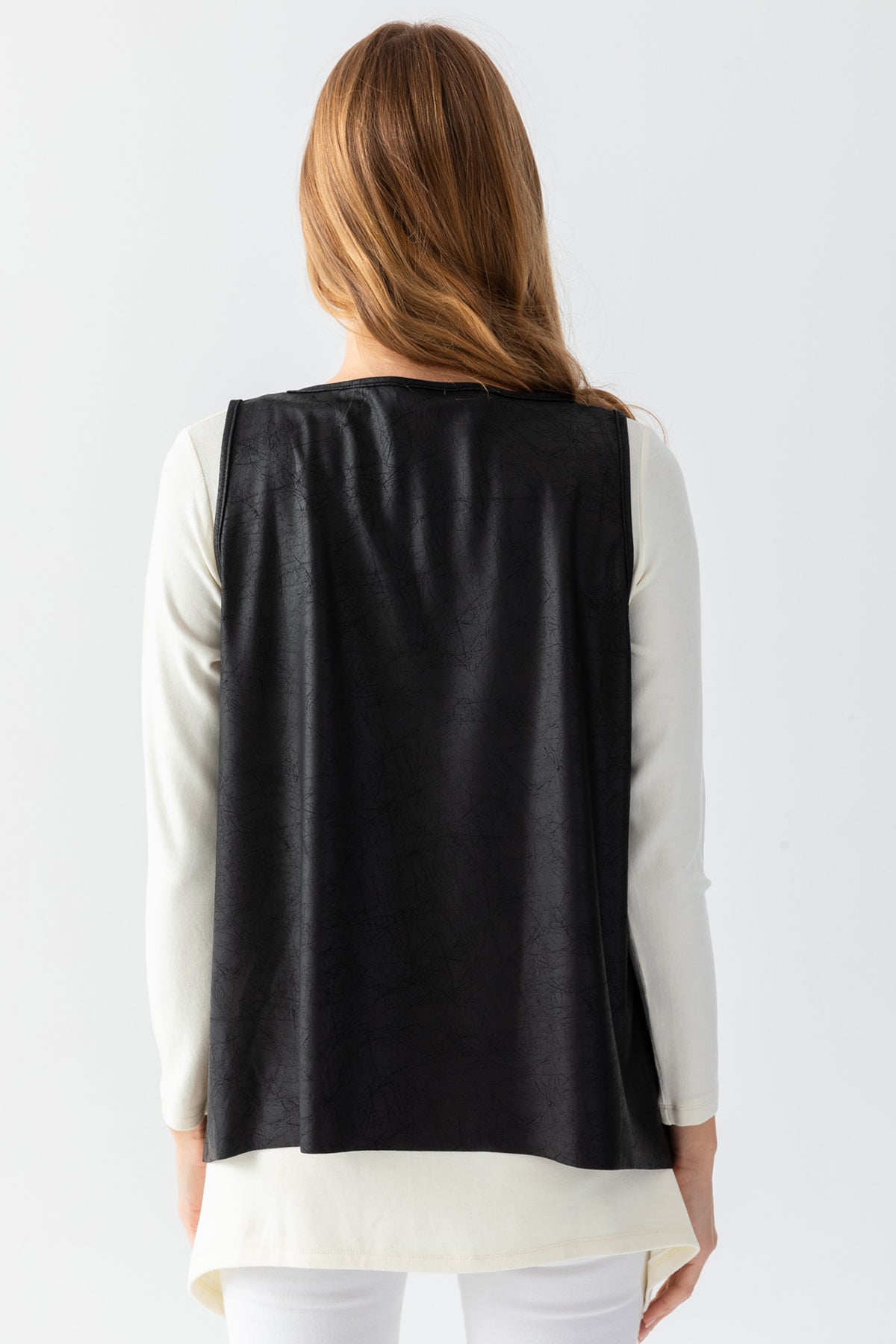 Kadın Krem Siyah Eteği Asimetrik Suni Deri Yelekli Takım Tunik