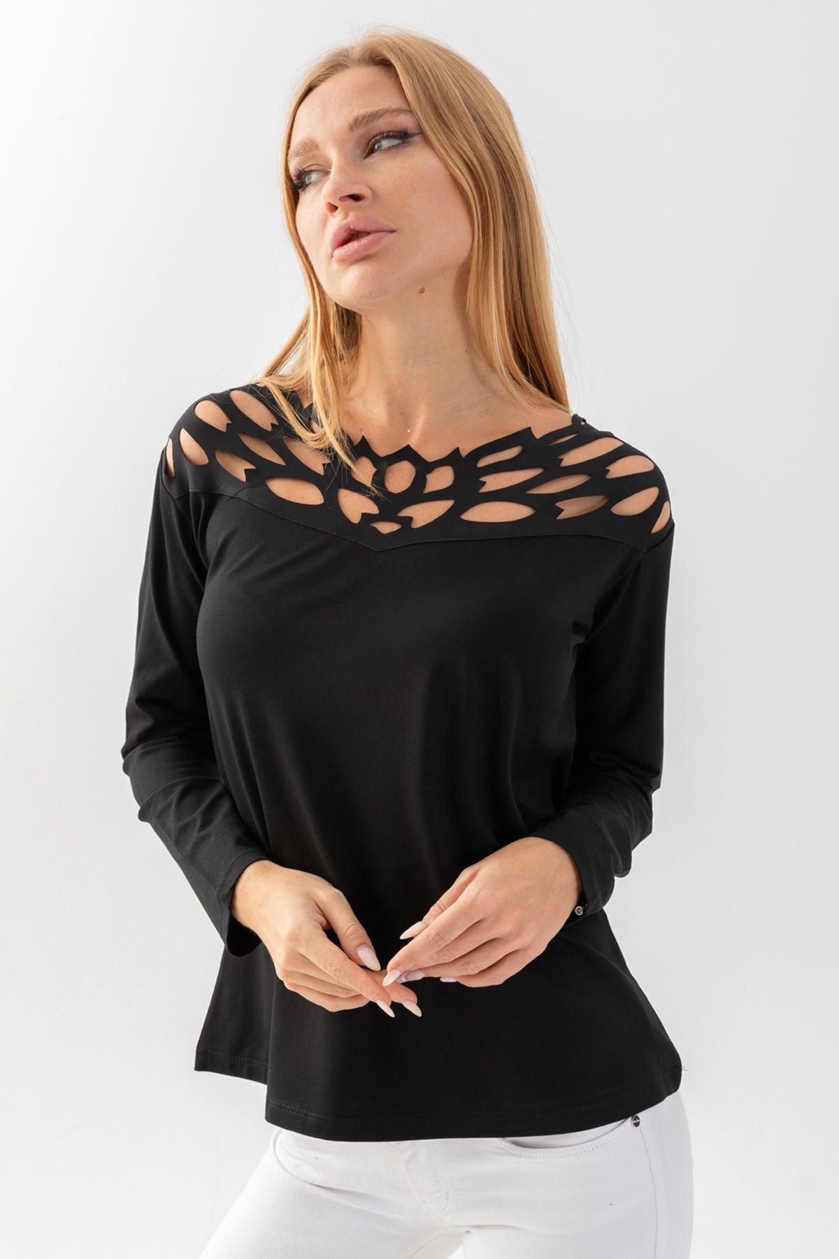 Kadın Siyah Yakası File Detaylı Uzun Kollu Bluz