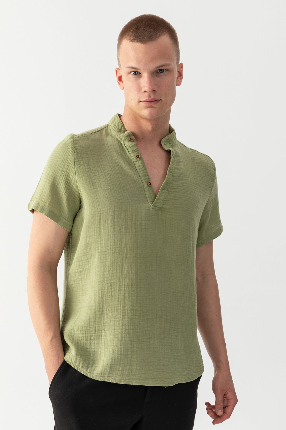 Erkek Yeşil %100 Pamuk Hakim Yaka Kısa Kollu Regular Fit Müslin Tişort