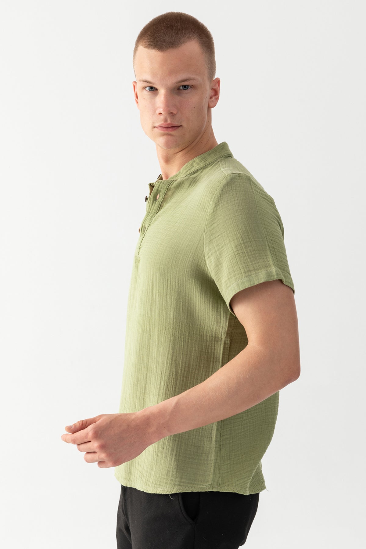 Erkek Yeşil %100 Pamuk Hakim Yaka Kısa Kollu Regular Fit Müslin Tişort