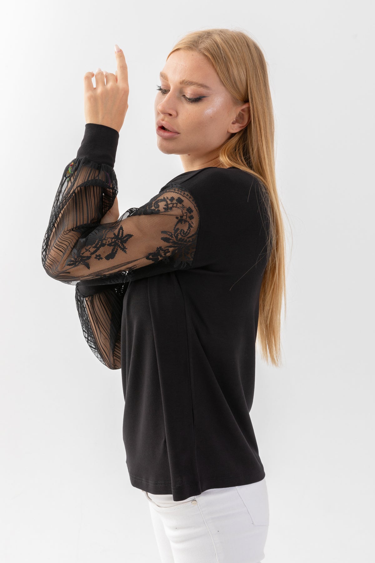 Kadın Siyah Yakası Tüllü Koları Dantelli Mevsimlik İnce Triko Buz