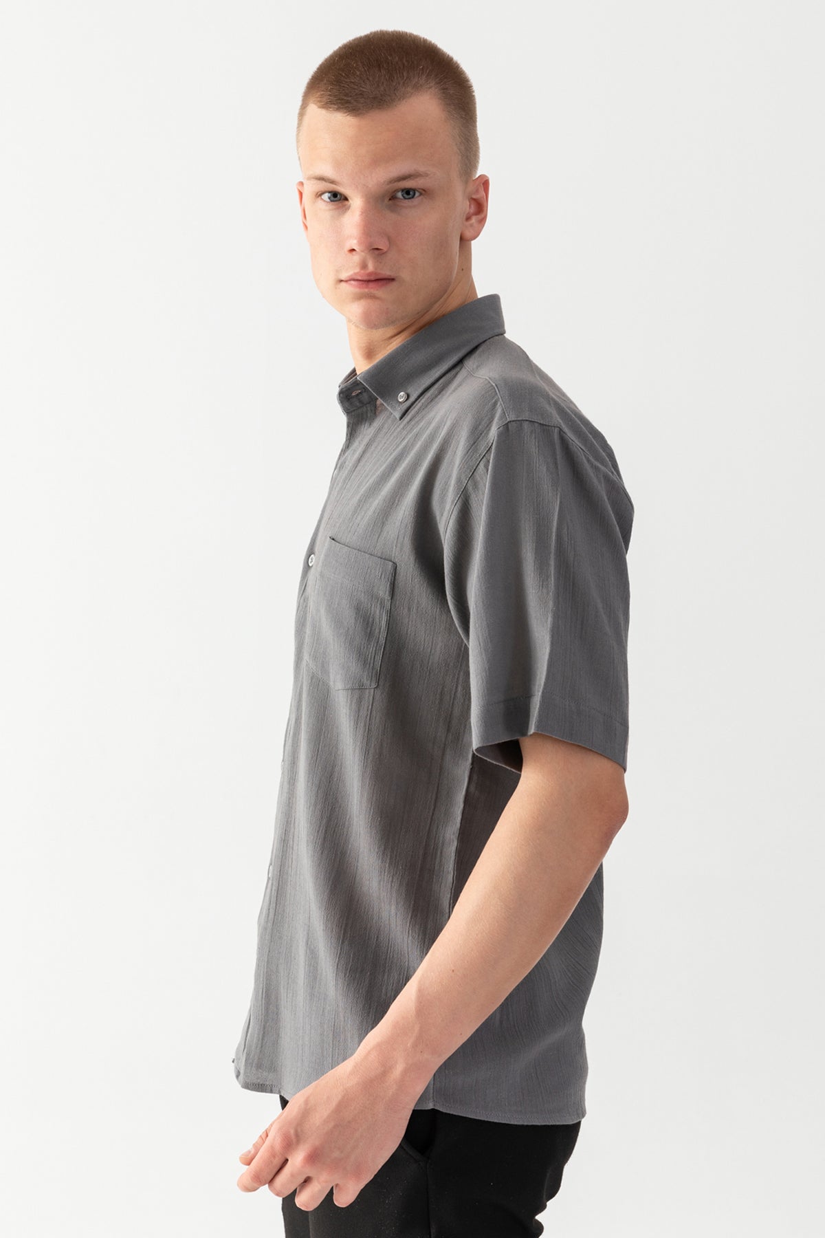 Erkek Füme %100 Pamuk Dokuma Kısa Kollu Rahat Kesim Cep Detaylı Şile Kumaş Gömlek