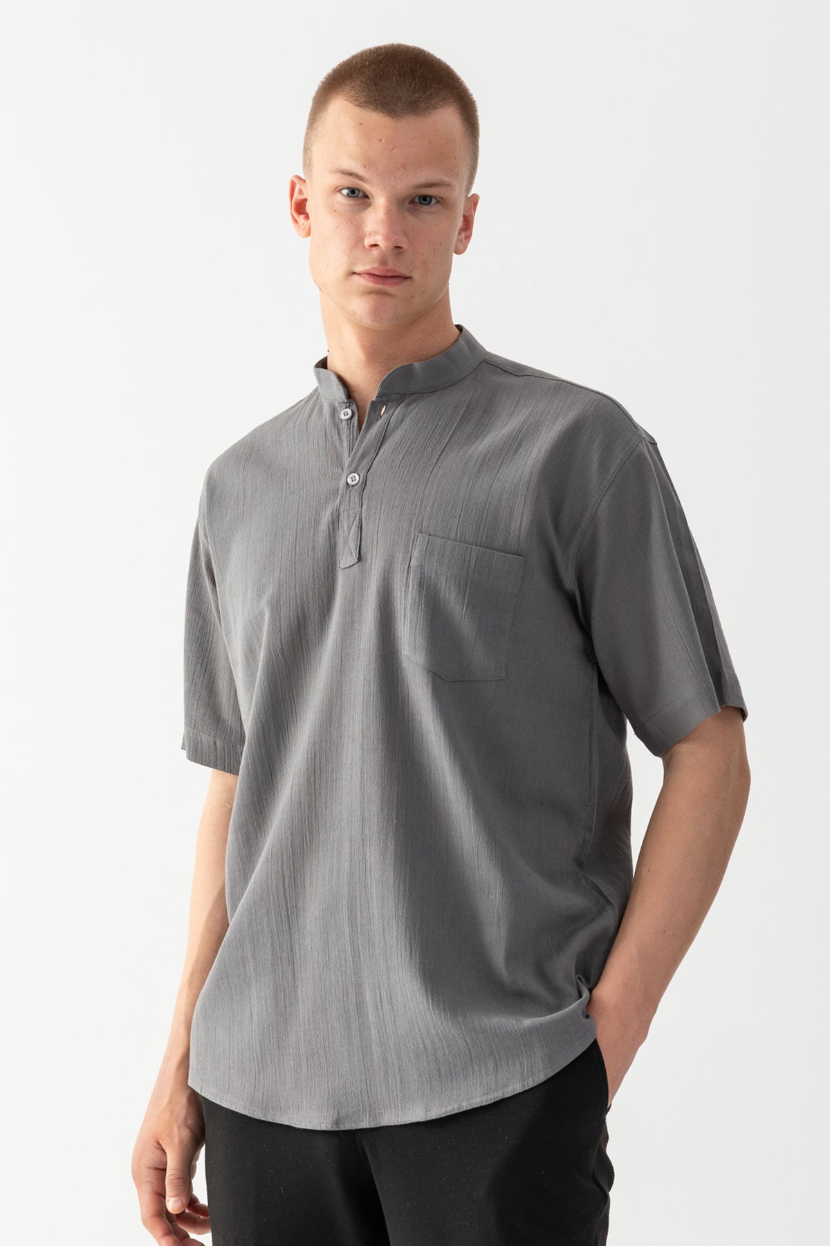 Erkek Füme %100 Pamuk Dokuma Hakim Yaka Kısa Kollu Rahat Kesim Cep Detaylı Şile Kumaş Tişort