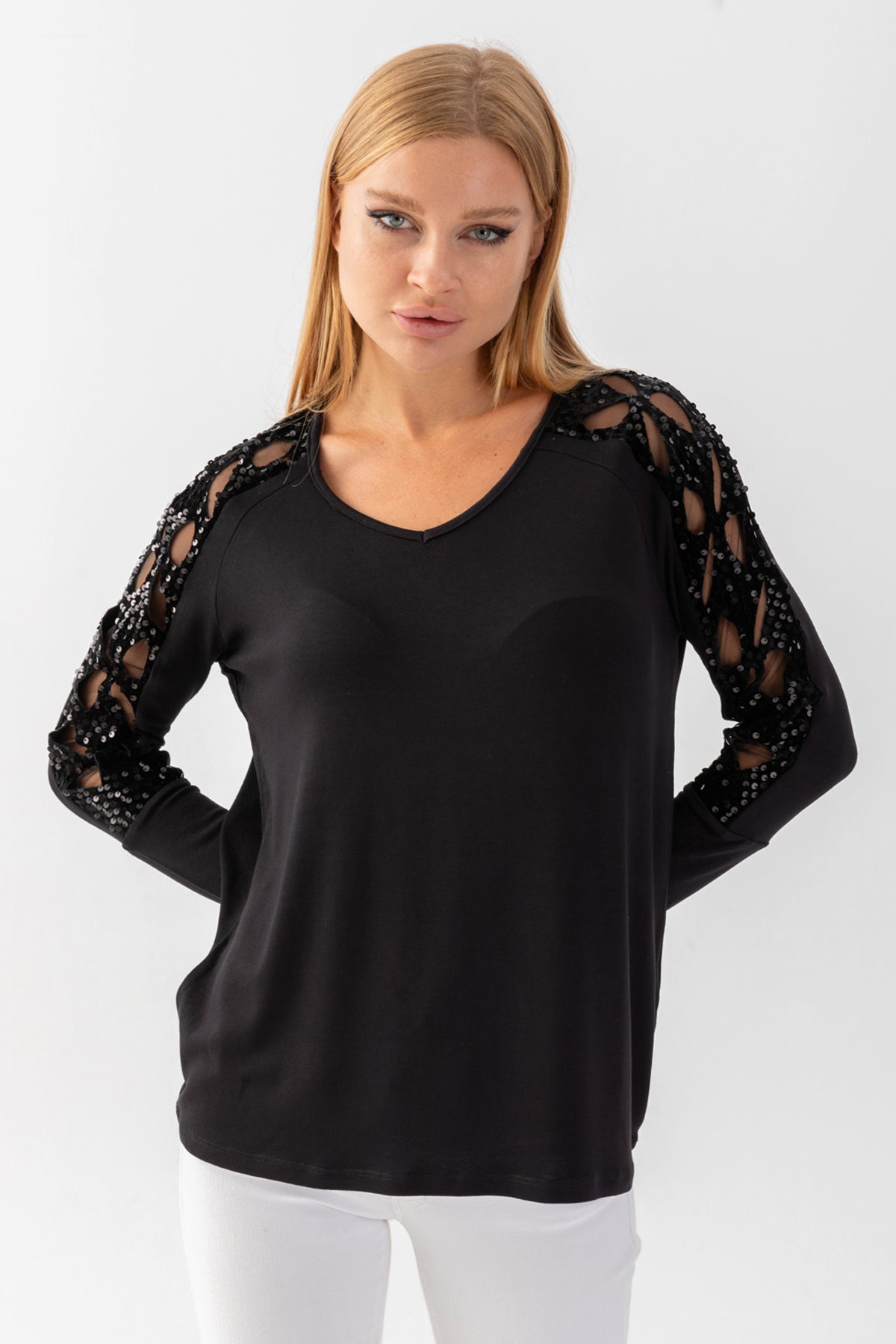 Kaadın Siyah Kolu Lazer Kesim Pul Detaylı İnce Triko Mevsimli Bluz