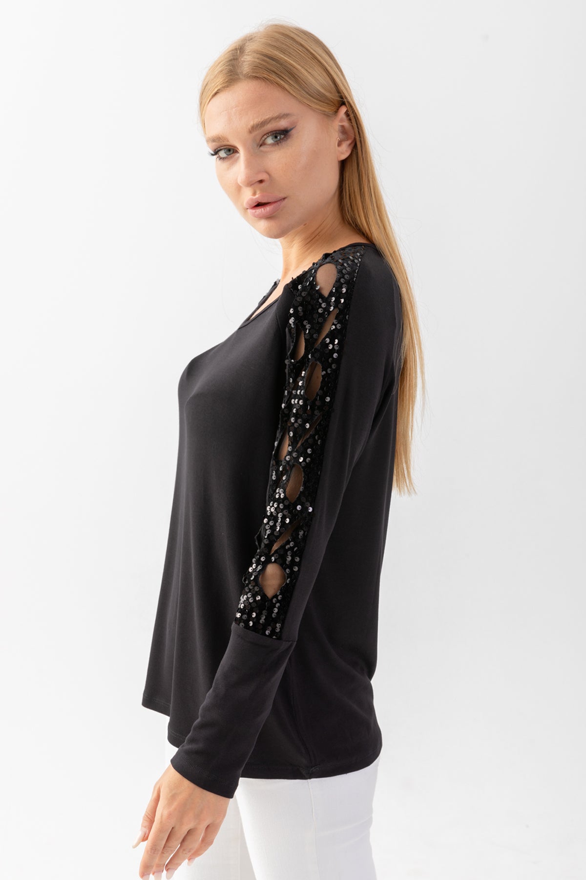 Kaadın Siyah Kolu Lazer Kesim Pul Detaylı İnce Triko Mevsimli Bluz