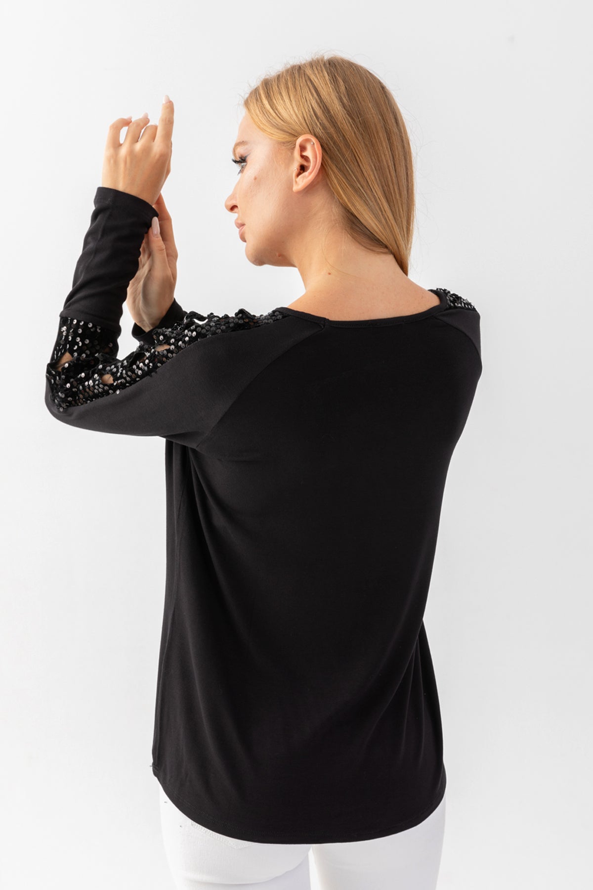 Kaadın Siyah Kolu Lazer Kesim Pul Detaylı İnce Triko Mevsimli Bluz