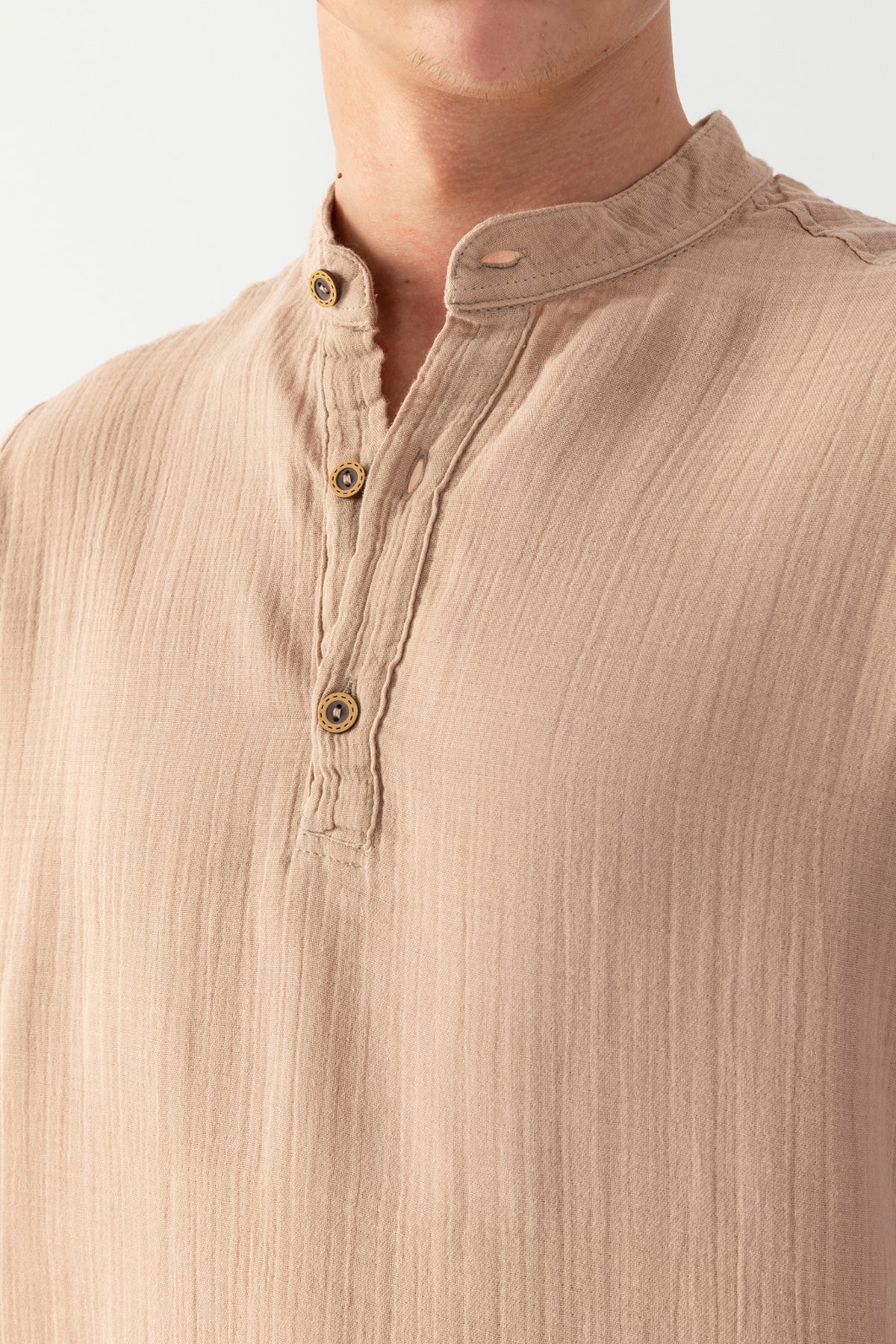 Erkek Bej %100 Pamuk Hakim Yaka Kısa Kollu Regular Fit Müslin Tişort