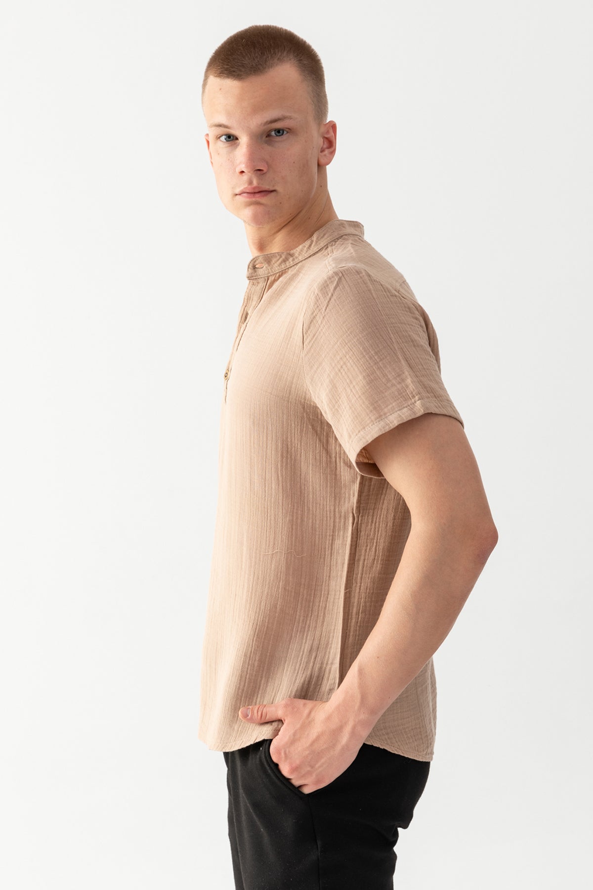 Erkek Bej %100 Pamuk Hakim Yaka Kısa Kollu Regular Fit Müslin Tişort
