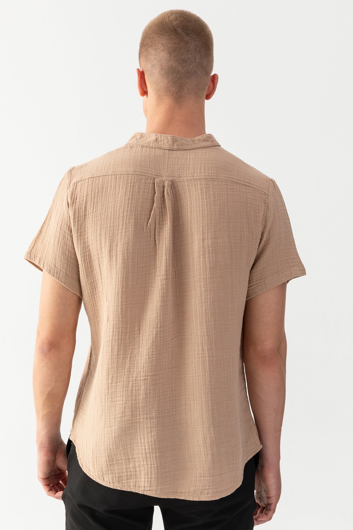 Erkek Bej %100 Pamuk Hakim Yaka Kısa Kollu Regular Fit Müslin Tişort