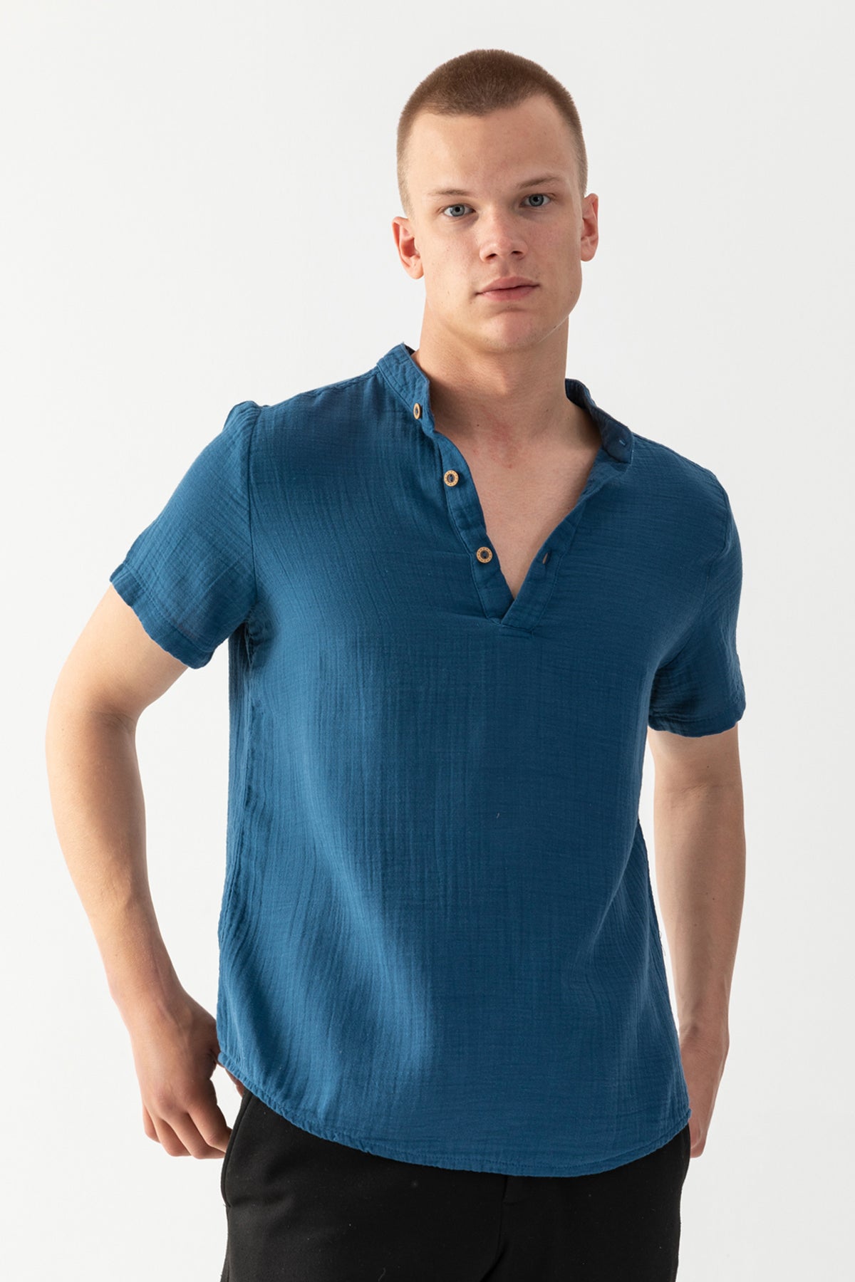 Erkek İndigo Mavi %100 Pamuk Hakim Yaka Kısa Kollu Regular Fit Müslin Tişort
