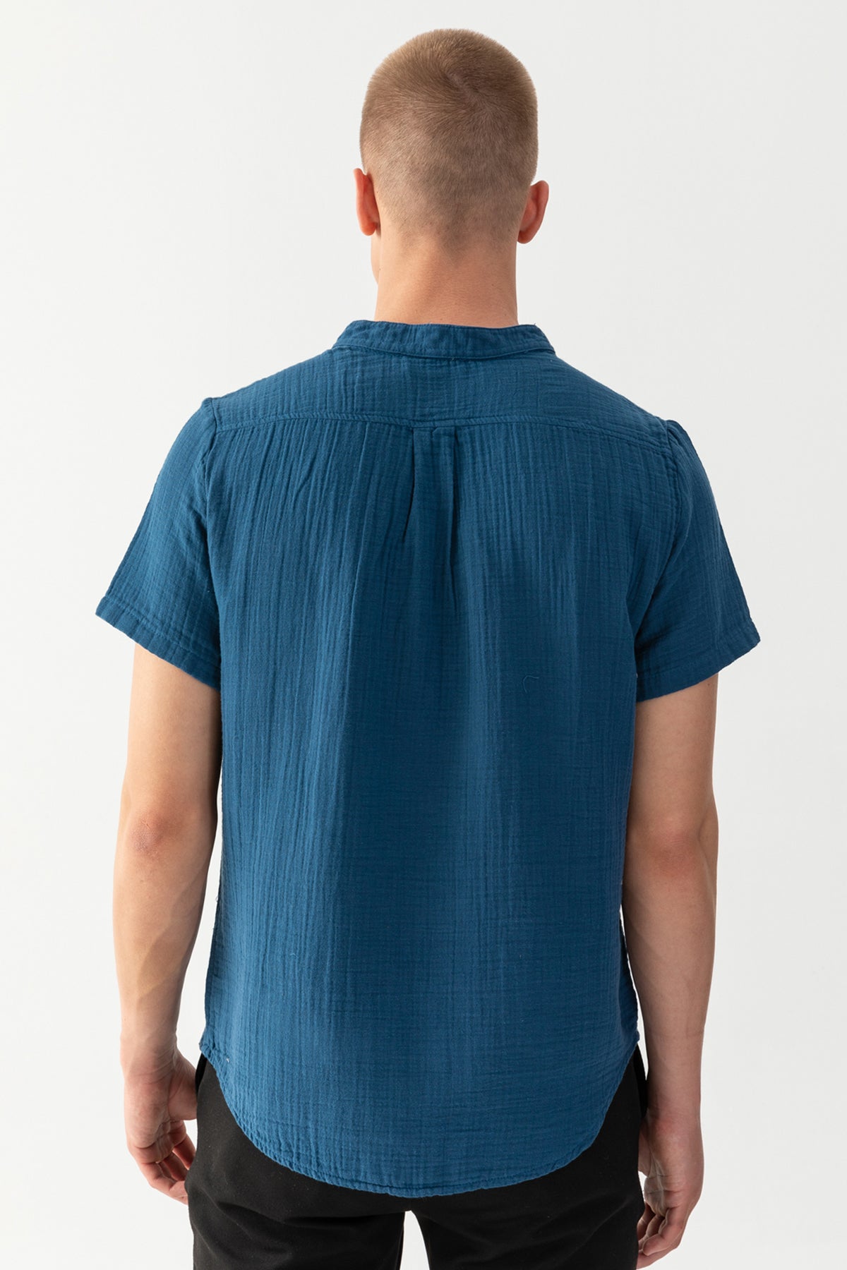 Erkek İndigo Mavi %100 Pamuk Hakim Yaka Kısa Kollu Regular Fit Müslin Tişort