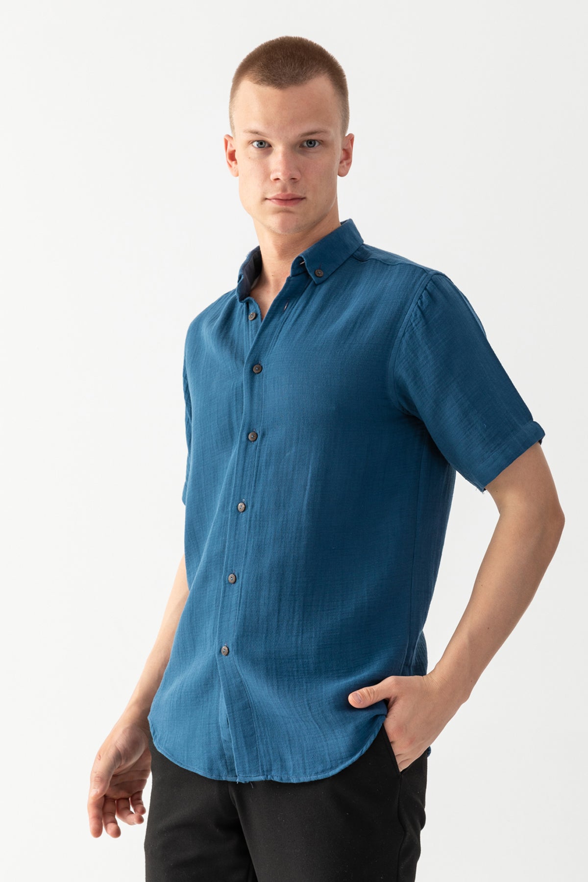 Erkek İndigo Mavi %100 Pamuk Kısa Kollu Regular Fit Bürümcük Müslin Gömlek