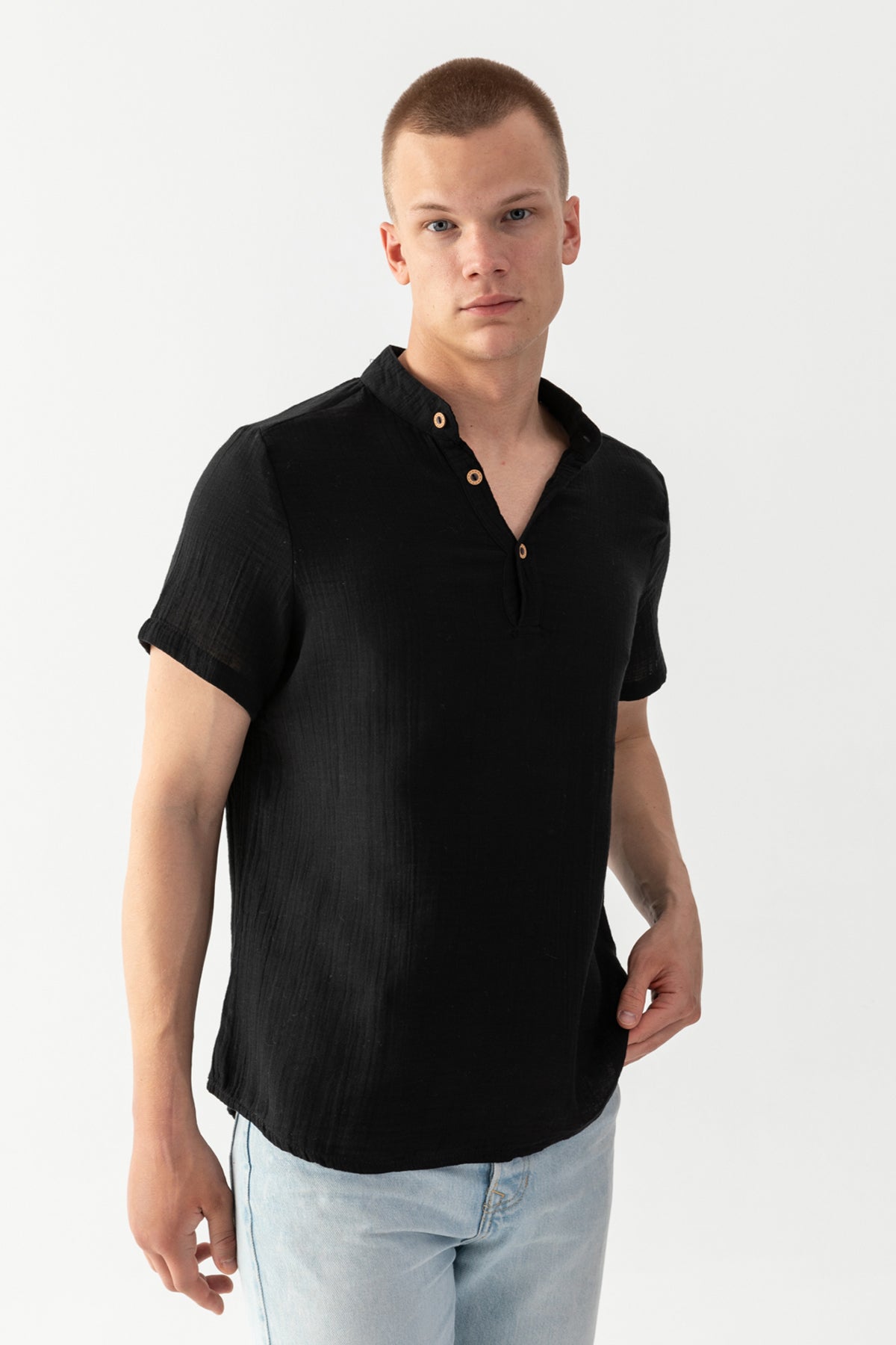 Erkek Siyah %100 Pamuk Hakim Yaka Kısa Kollu Regular Fit Müslin Tişort