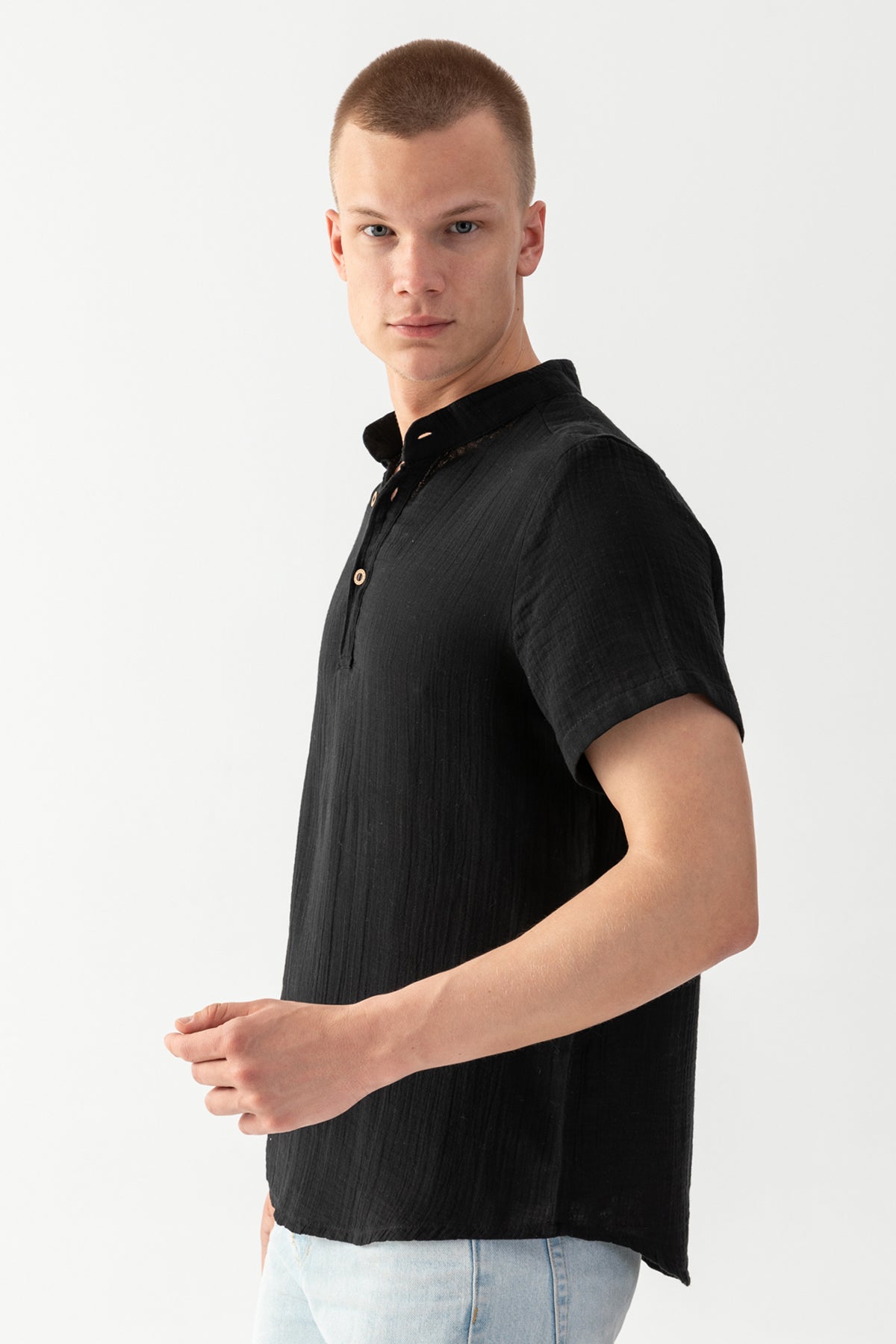 Erkek Siyah %100 Pamuk Hakim Yaka Kısa Kollu Regular Fit Müslin Tişort