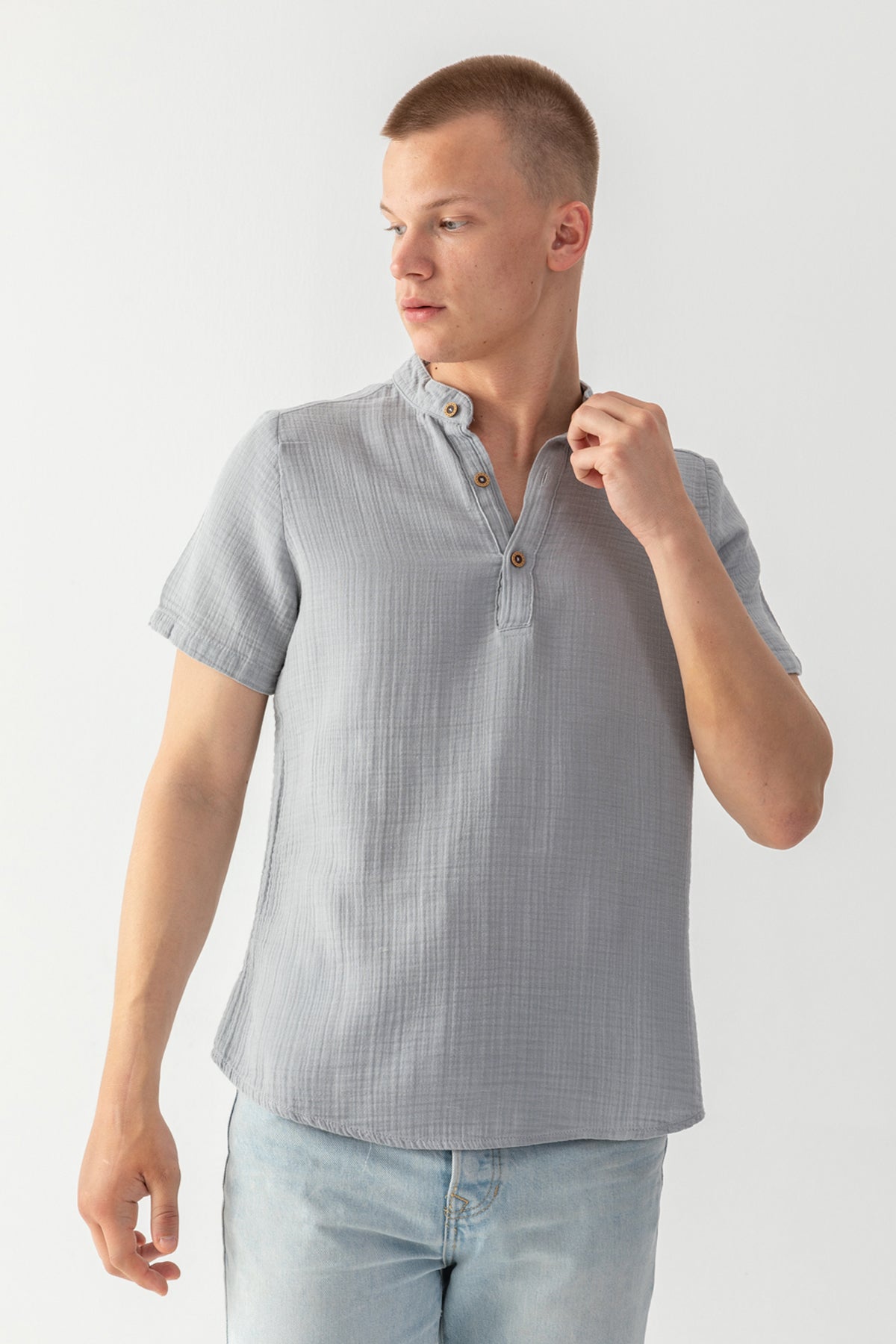Erkek Gri %100 Pamuk Hakim Yaka Kısa Kollu Regular Fit Müslin Tişort