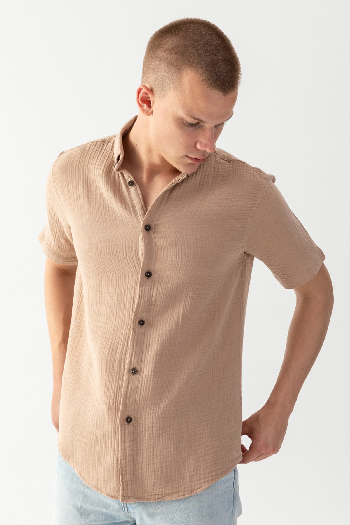 Erkek Bej %100 Pamuk Kısa Kollu Regular Fit Bürümcük Müslin Gömlek