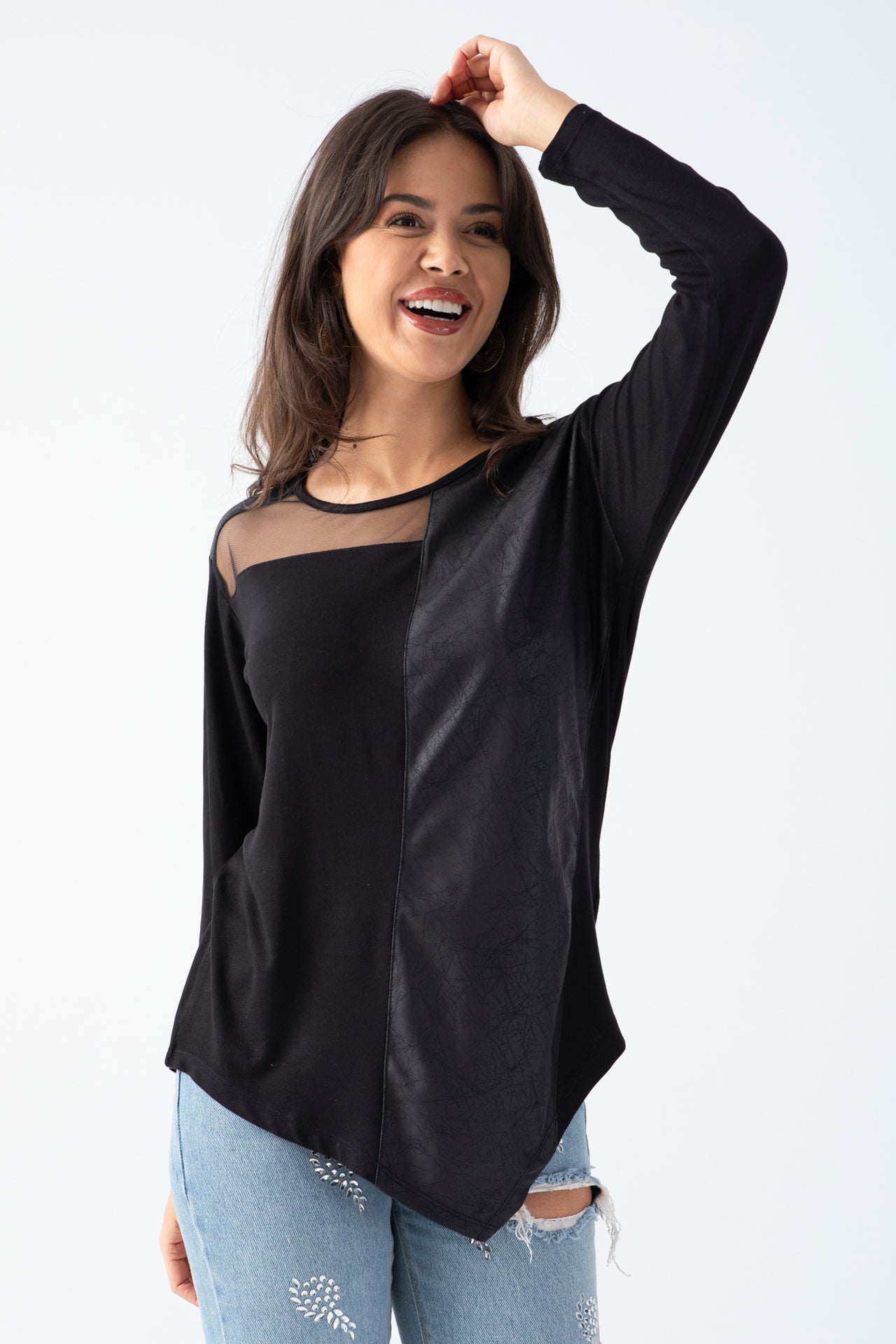 Kadın Siyah Yaksı Tül Detaylı Önü Suni Derili Eteği Aimetrik Bluz