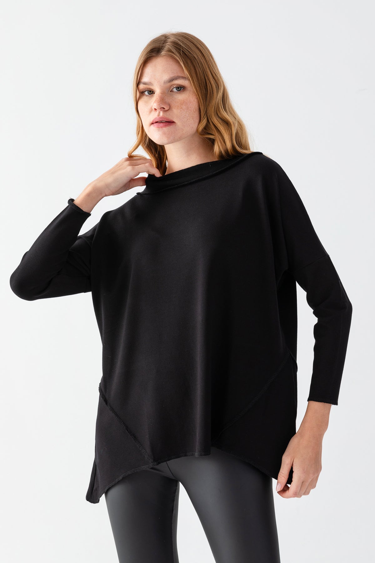 Kadın Siyah Eteği Asimetrik Salaş Kesim Basic Tunik