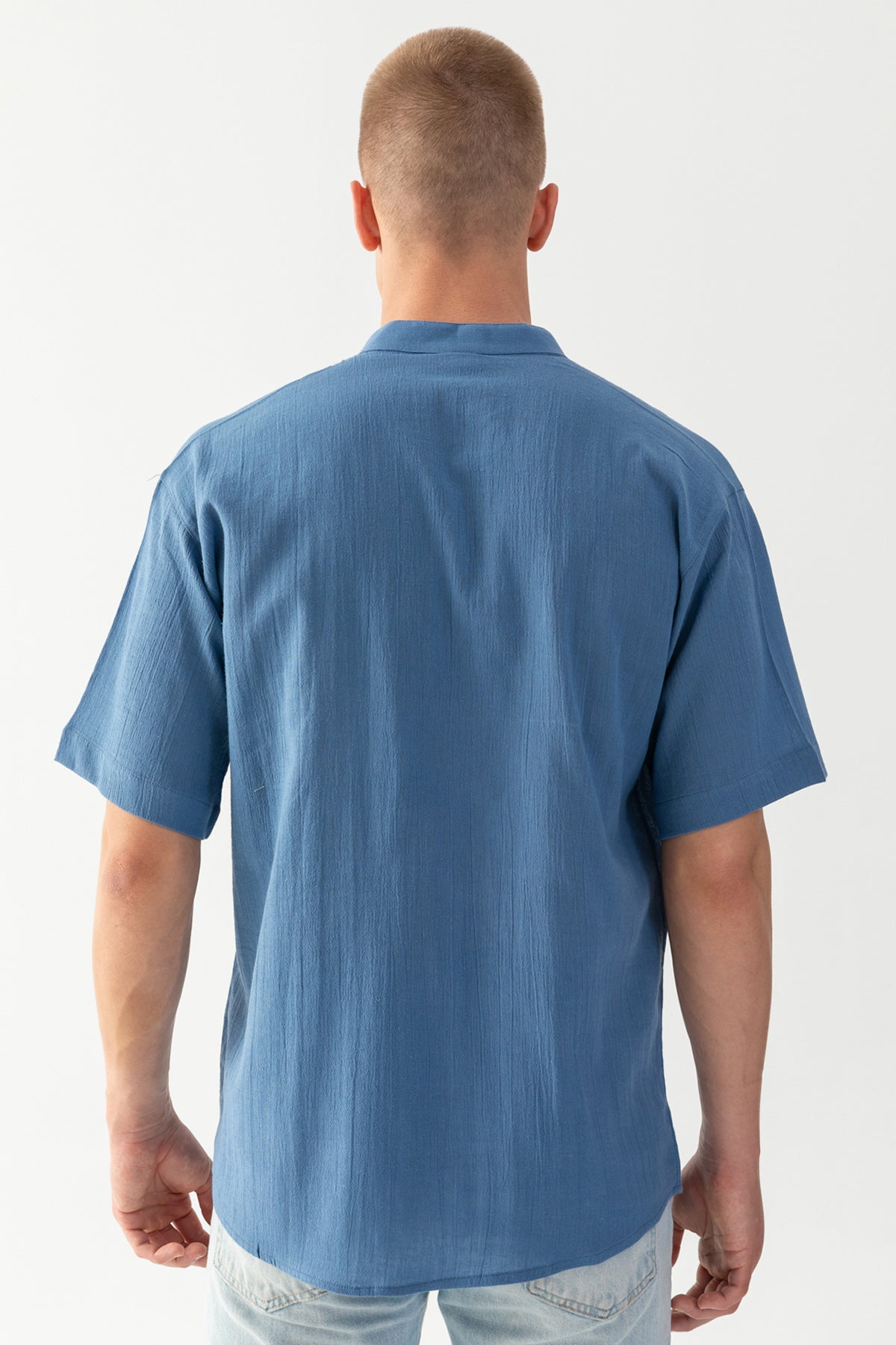 Erkek Mavi %100 Pamuk Dokuma Hakim Yaka Kısa Kollu Rahat Kesim Cep Detaylı Şile Kumaş Tişort