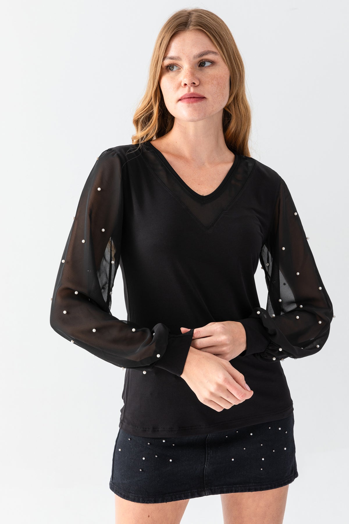Kadın Siyah V Yaka Kolları İnci Detaylı Transparan Kollu Jarse Bluz
