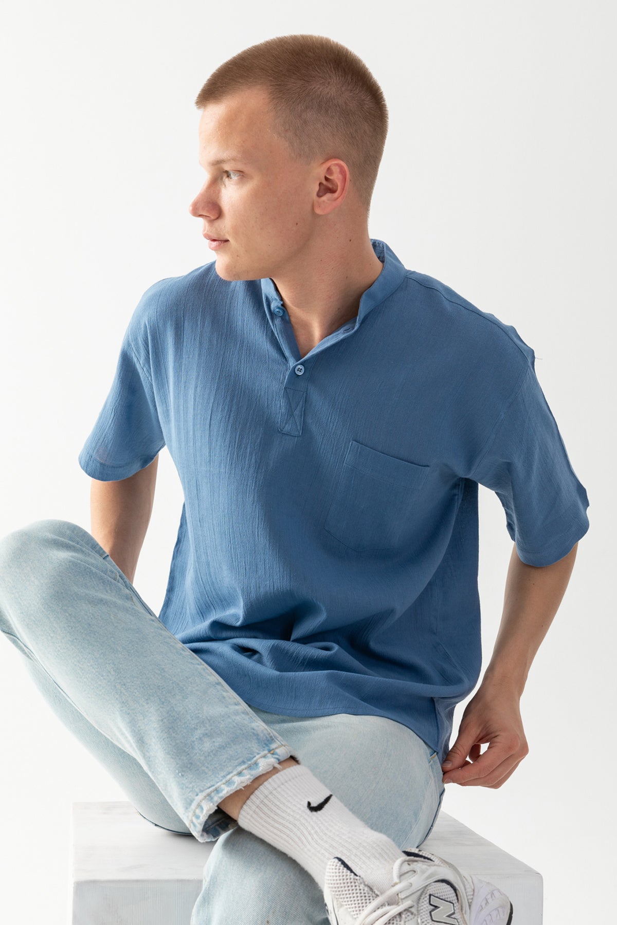 Erkek Mavi %100 Pamuk Dokuma Hakim Yaka Kısa Kollu Rahat Kesim Cep Detaylı Şile Kumaş Tişort