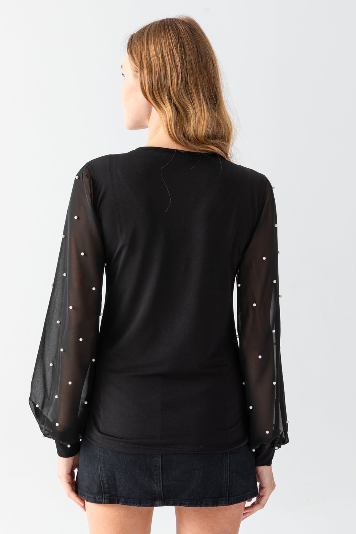 Kadın Siyah V Yaka Kolları İnci Detaylı Transparan Kollu Jarse Bluz