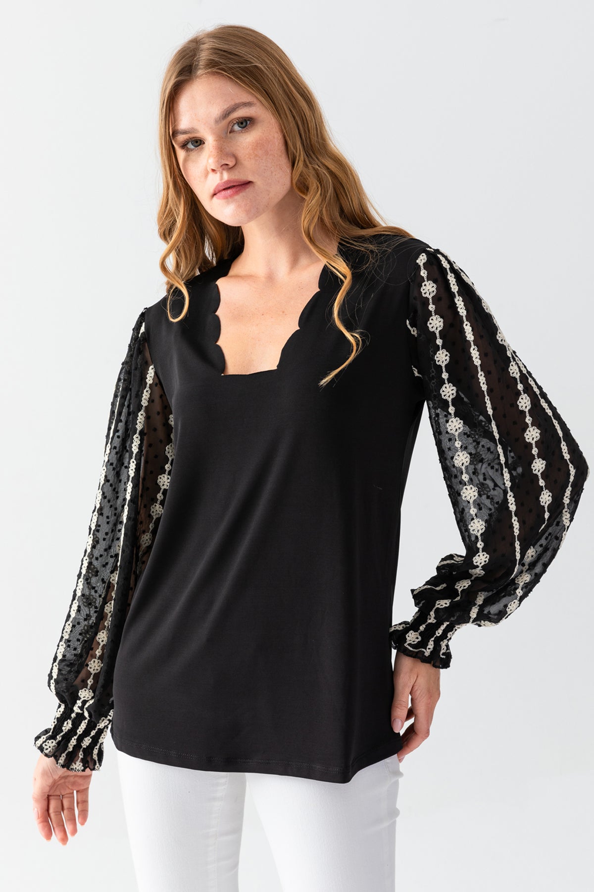 Kadın Siyah Yakası Lazer Kesim Kolları Şifon Nakışlı Jarse Bluz