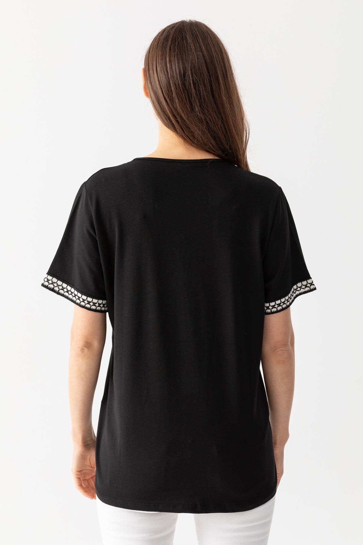 Kadın Siyah Yakası ve Kolu Nakış Şerit Detaylı V Yaka Viskon Penye Bluz