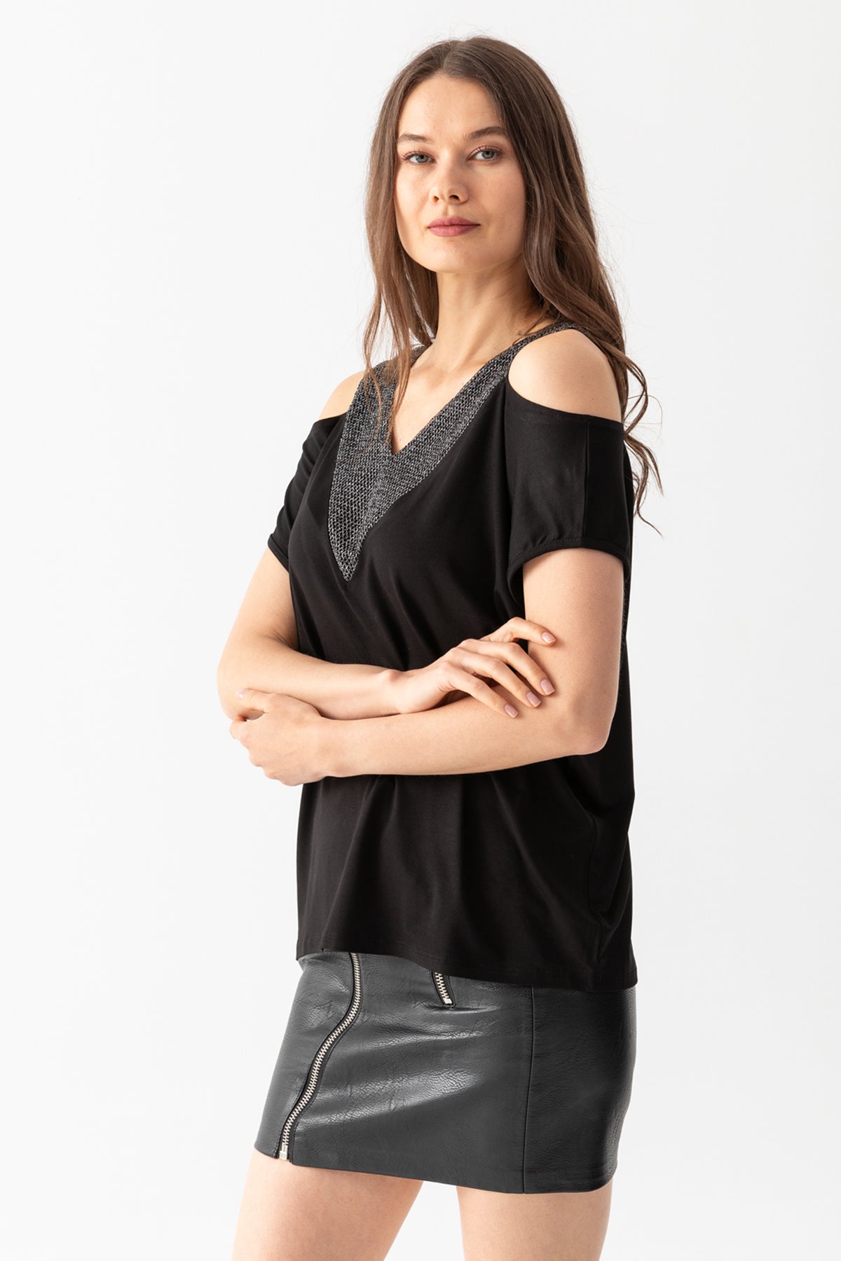 Kadın Siyah Arka Dekolteli Omuzları Açık Sim File Detaylı V Yaka Bluz